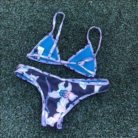Tavik bikini!! - Picture 2 of 3